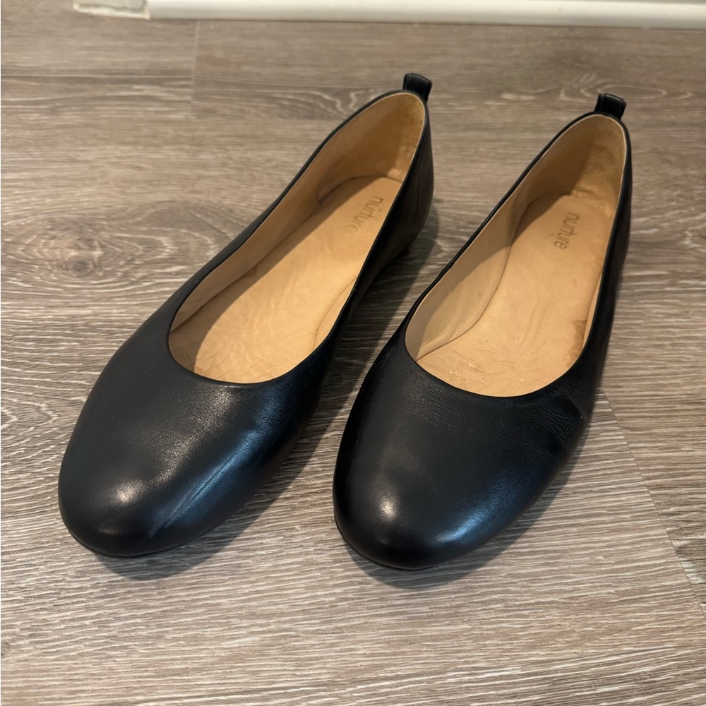 Nurture Black Leather Vasa Women's Flats - Size 10